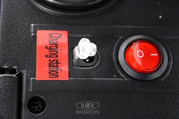 Детский автомобиль RiverToys G009GG 7