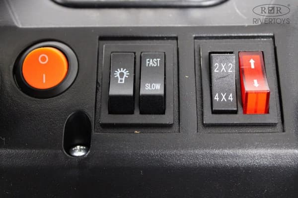 Детский автомобиль RiverToys K555KK 4WD 24V 7