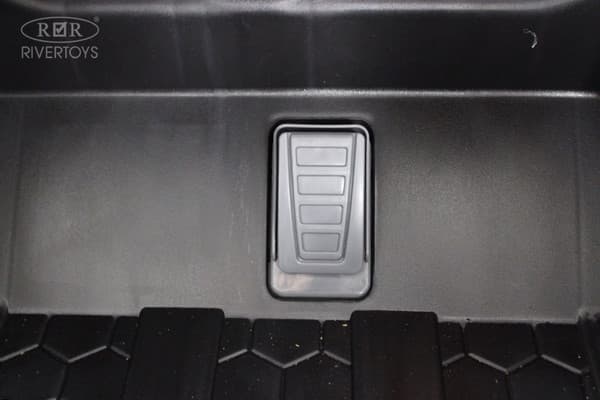 Детский автомобиль RiverToys K555KK 4WD 24V 2