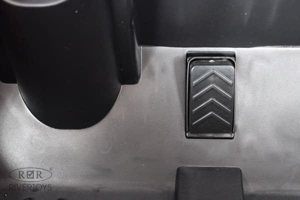 Детский автомобиль RiverToys X707XX 10