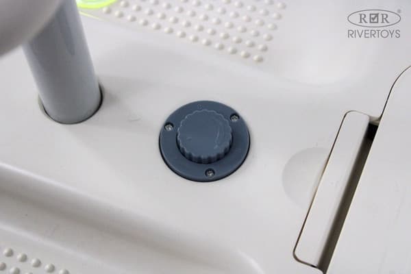 Детский автомобиль RiverToys Y-01 10