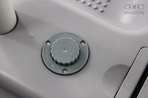 Детский автомобиль RiverToys Y-01 10