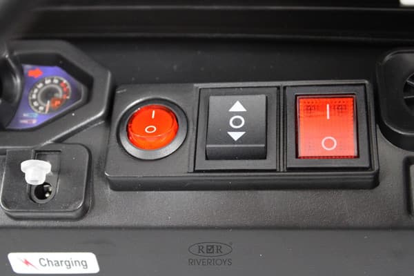 Детский автомобиль RiverToys Z111VO 10