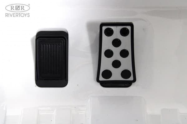 Детский автомобиль RiverToys Z888ZZ 8