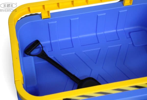 Детский автомобиль RiverToys Z333VO 5