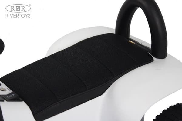 Детский квадроцикл RiverToys Z007VO 7