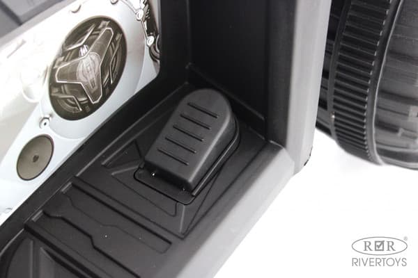 Детский квадроцикл RiverToys F003FF 10