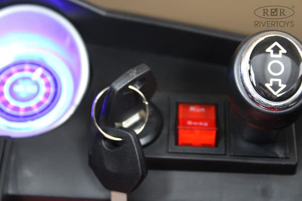 Детский автомобиль RiverToys X001XX 4
