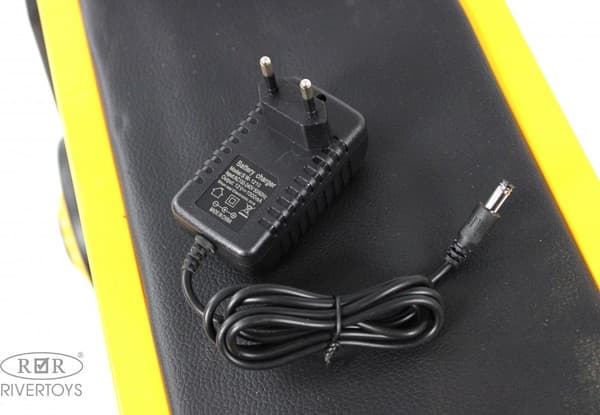 Детский автомобиль RiverToys K008AM 9