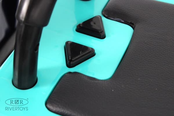 Детский автомобиль RiverToys K008AM 7