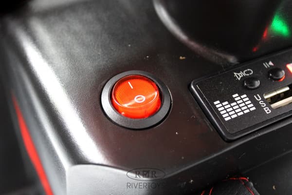 Детский автомобиль RiverToys G005GG 9