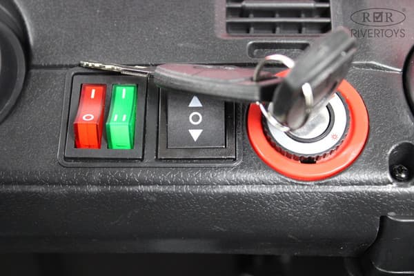 Детский автомобиль RiverToys C111CC 7