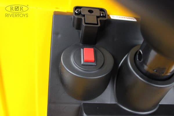 Детский автомобиль RiverToys G001GG 9