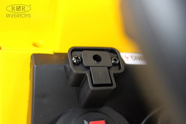 Детский автомобиль RiverToys G001GG 10