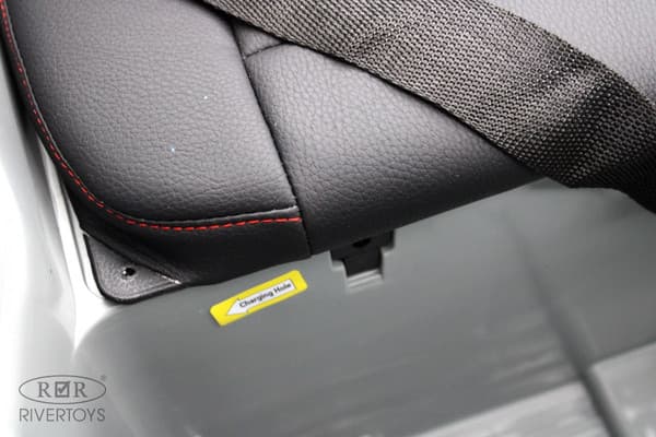 Детский автомобиль RiverToys Toyota Land Cruiser 300 / L999LL 9