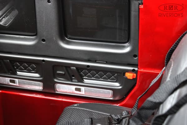 Детский автомобиль RiverToys Mercedes-AMG G63 4WD / S307 8