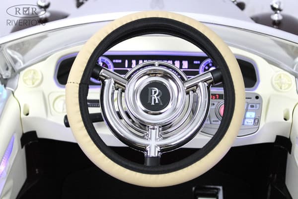 Детский автомобиль RiverToys Rolls-Royce E444EE 8