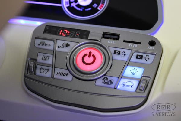 Детский автомобиль RiverToys Rolls-Royce E444EE 10