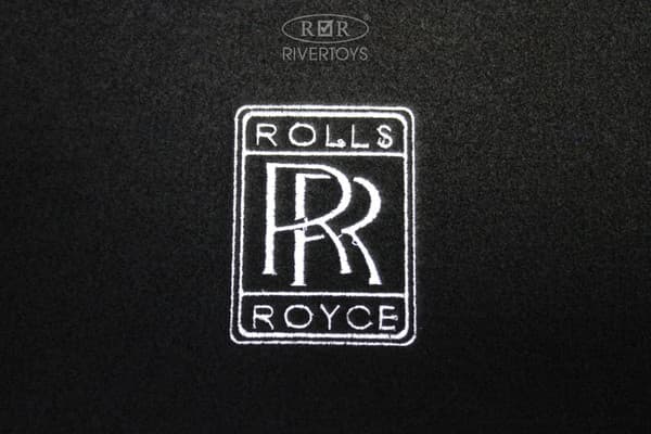 Детский автомобиль RiverToys Rolls-Royce E444EE 10