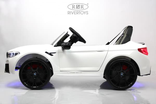 Детский автомобиль RiverToys BMW M5 Competition A555MP 2