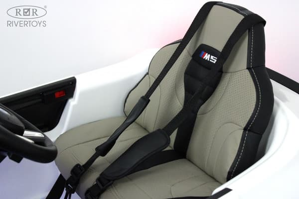 Детский автомобиль RiverToys BMW M5 Competition A555MP 10