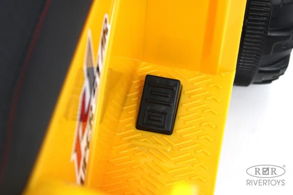 Детский квадроцикл RiverToys L222LL 10