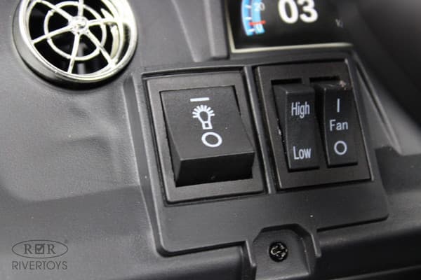 Детский автомобиль RiverToys A707AA LUX 4WD 9
