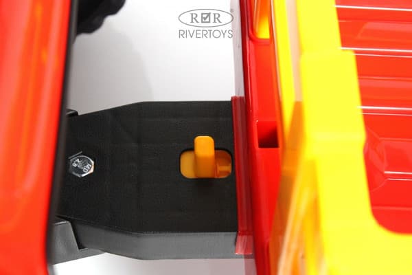 Детский автомобиль RiverToys K111KK 3