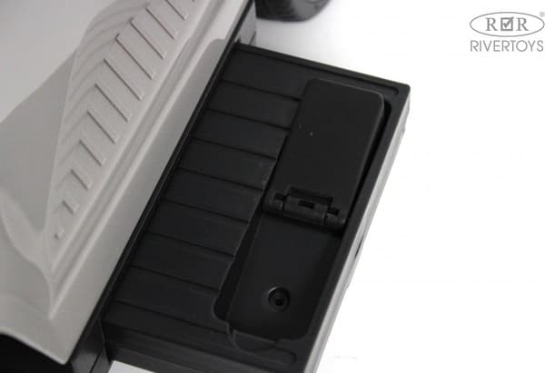 Детский автомобиль RiverToys Toyota Land Cruiser 300 / Z002ZZ-A 9