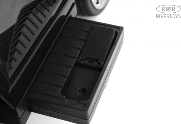 Детский автомобиль RiverToys Toyota Land Cruiser 300 / Z002ZZ-A 9