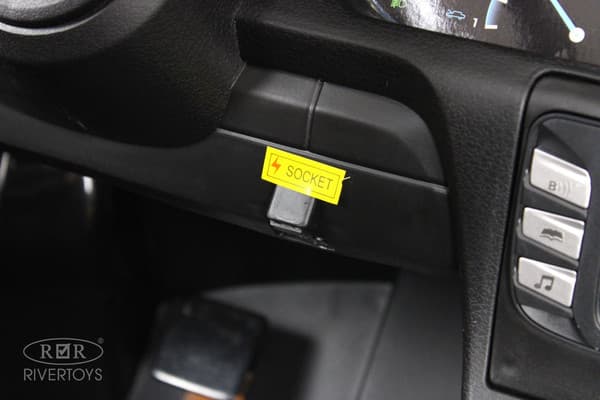 Детский автомобиль RiverToys T911TT 8
