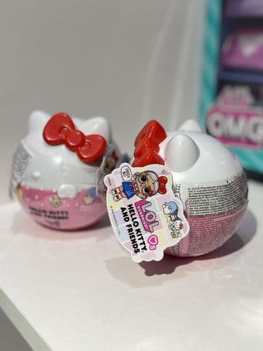 Лол Кукла в шаре Hello Kitty & Friends LOL