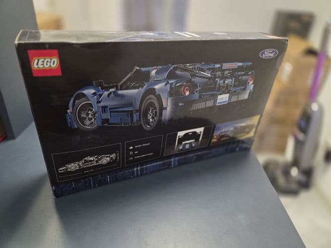 LEGO Technic 42154 2022 Ford GT 2