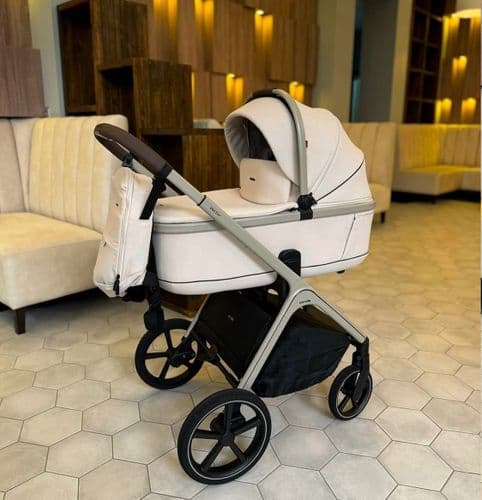 Коляска детская Carrello Vector 2 в 1 1
