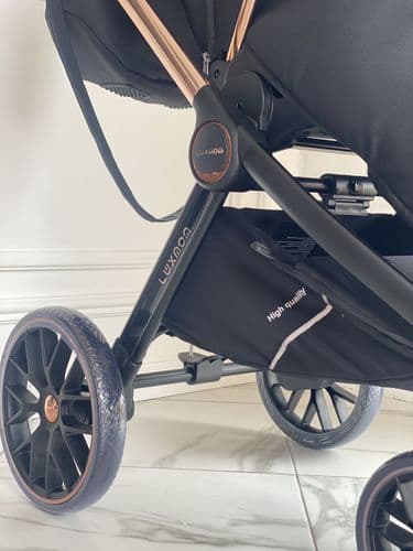 Коляска прогулочная с реверсивным блоком Luxmom 3