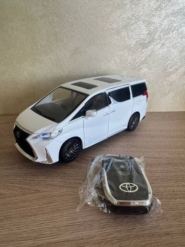 Коллекционная металлическая модель минивэна Lexus LM 300h в масштабе 1:24 лексус 3