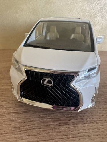 Коллекционная металлическая модель минивэна Lexus LM 300h в масштабе 1:24 лексус 5