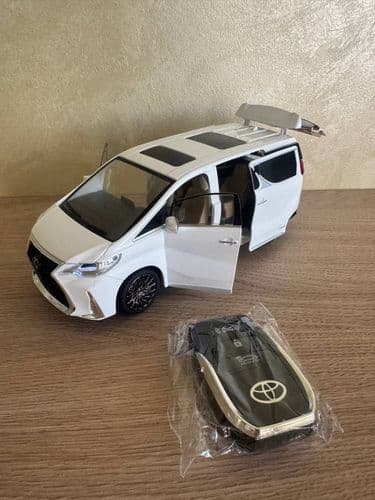 Коллекционная металлическая модель минивэна Lexus LM 300h в масштабе 1:24 лексус 2