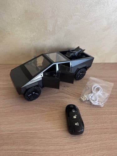 Металлическая машинка Tesla Cybertruck - тесла кибертрак + квадроцикл, пульт управления.