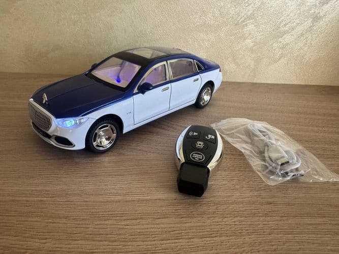 Металлическая модель Mercedes-Maybach S680 (масштаб 1:24) с функцией управления от брелка 2