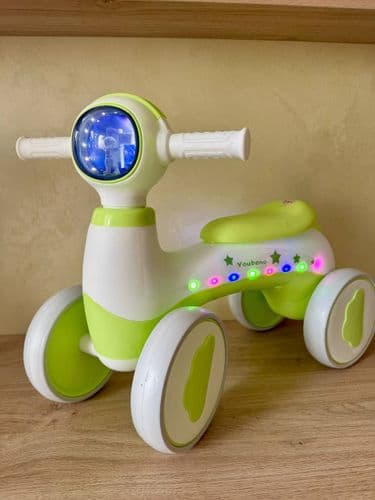 Детский беговел каталка для малышей с музыкой, подсветкой для дома и улицы 1-3 года.