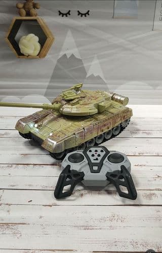 игрушка Танк на радиоуправлении