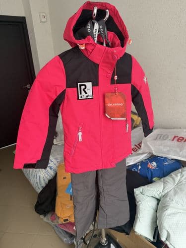 Продам новый демисезонный костюм 2