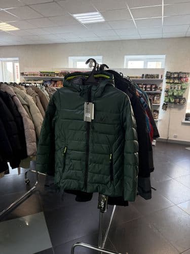 Продам новую куртку на весну утеплена холофайбером 2