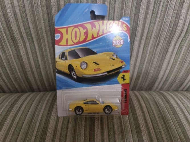 Hot wheels Ferrari машинка