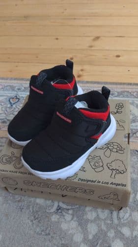 осенние ботинки Skechers в ассортименте