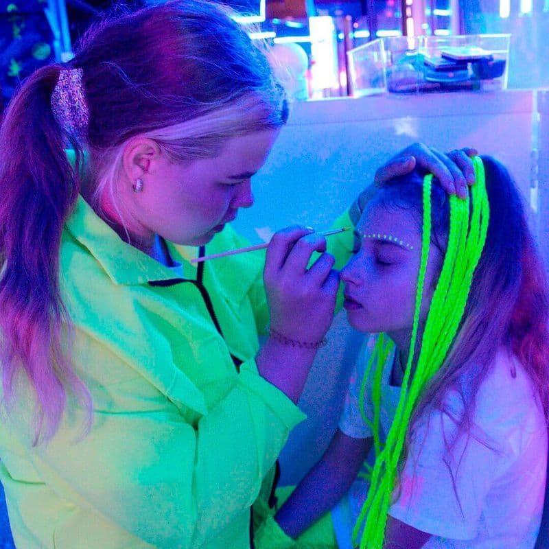 Neonpark 77