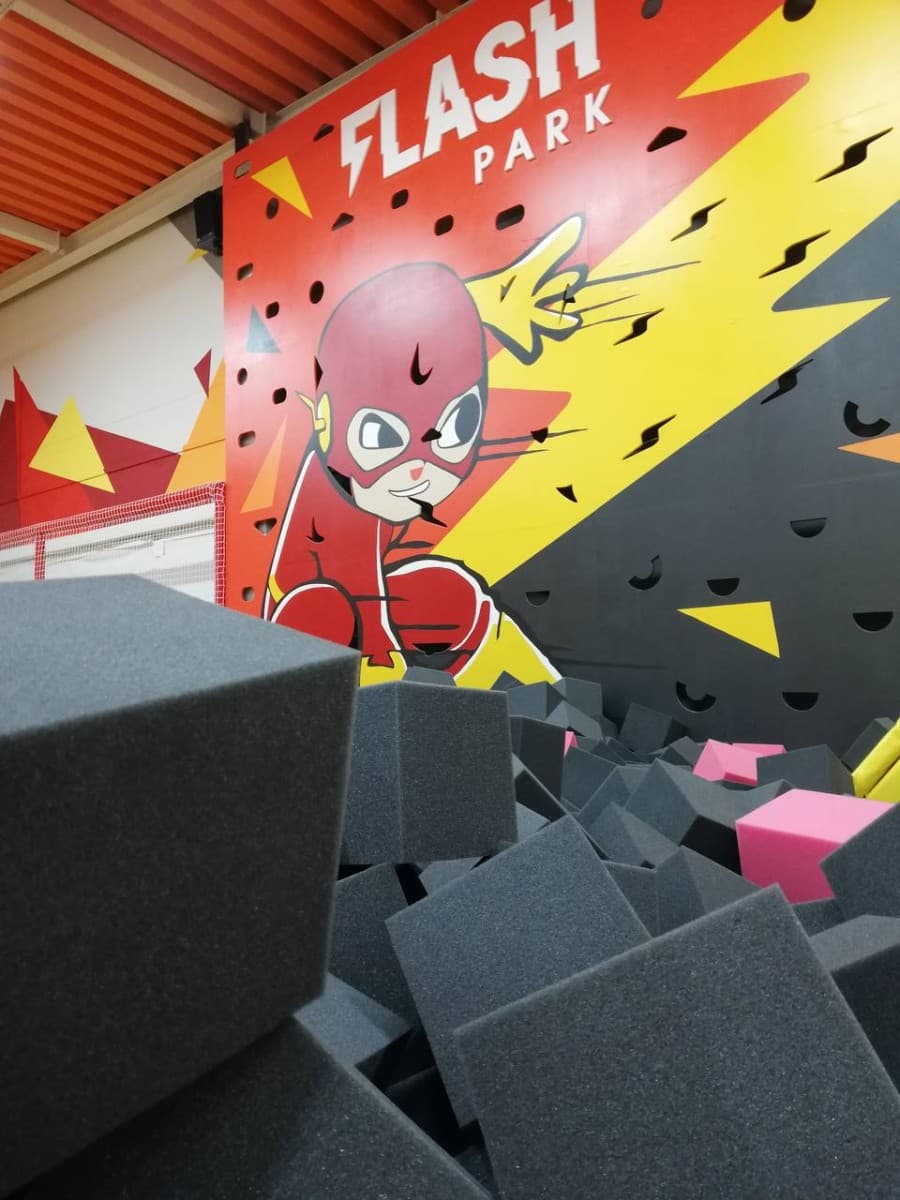 Выпускной на батутах в Flash Park