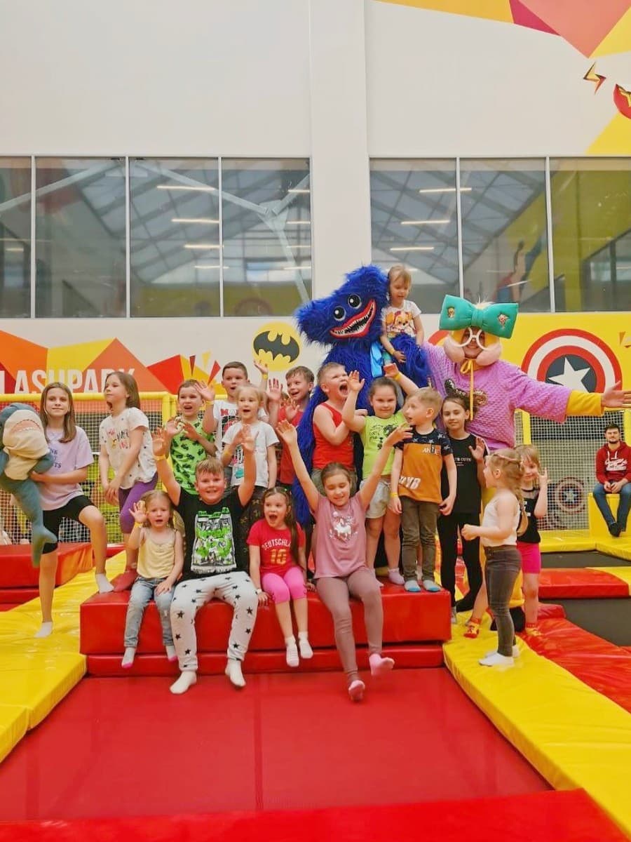 Выпускной на батутах в Flash Park 8