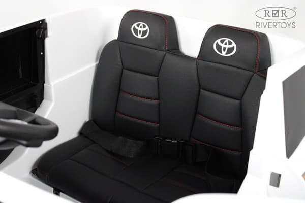 Детский автомобиль RiverToys Toyota Land Cruiser 300 / L999LL 6